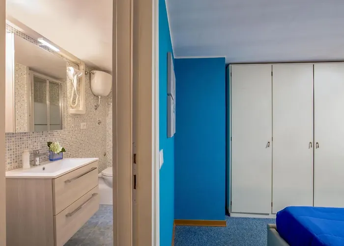 Navona Blue Daire Roma