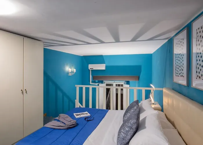 Navona Blue Daire Roma