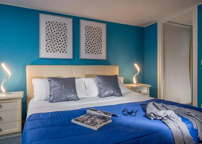 Navona Blue Daire Roma